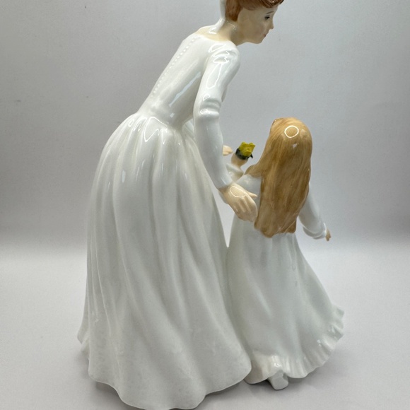 Royal Doulton Figurine Just for You HN3355 Vintage Royal Doulton Mother Daughter - Picture 5 of 8
